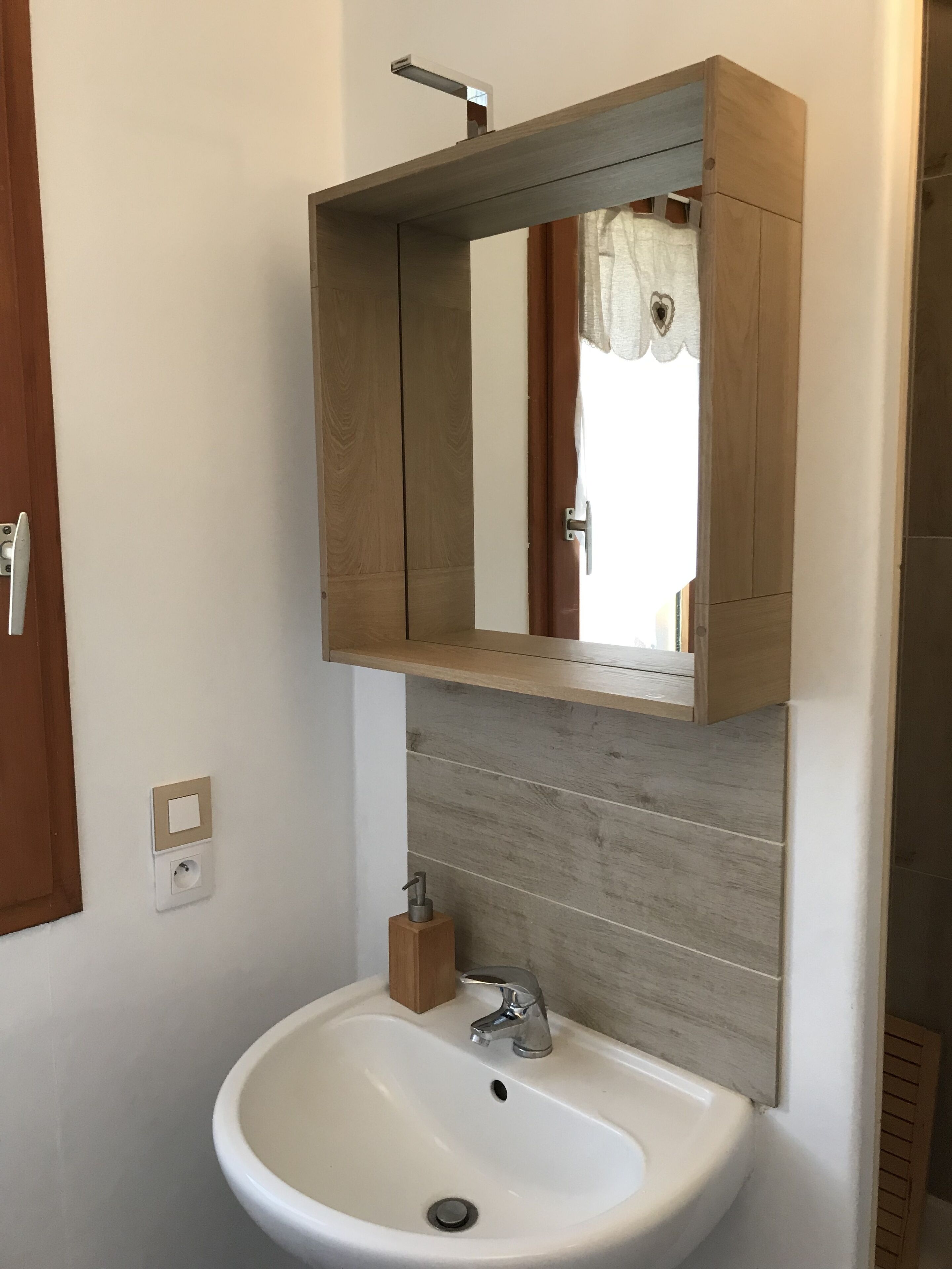 Cozy chalet 500m from the lake & shops facing south