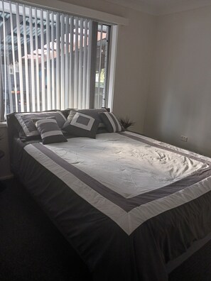 3 chambres, fer et planche à repasser, Wi-Fi gratuit, draps fournis