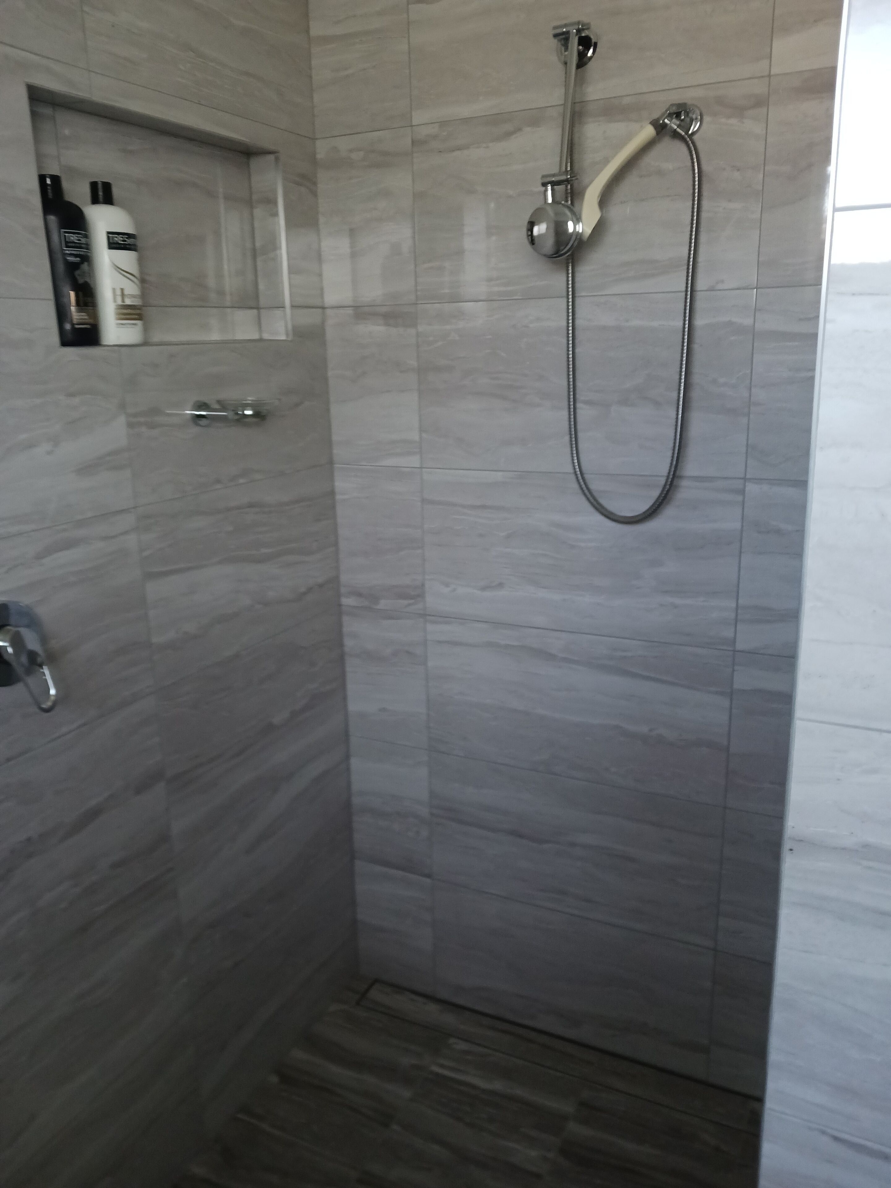 Combined shower/bathtub, hair dryer, towels, soap