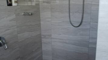 Combined shower/bathtub, hair dryer, towels, soap