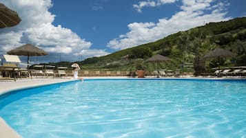 Seasonal outdoor pool, pool umbrellas, sun loungers