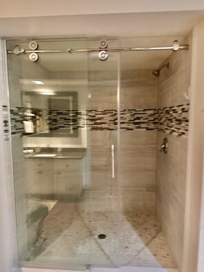 Combined shower/tub, hair dryer, towels, soap