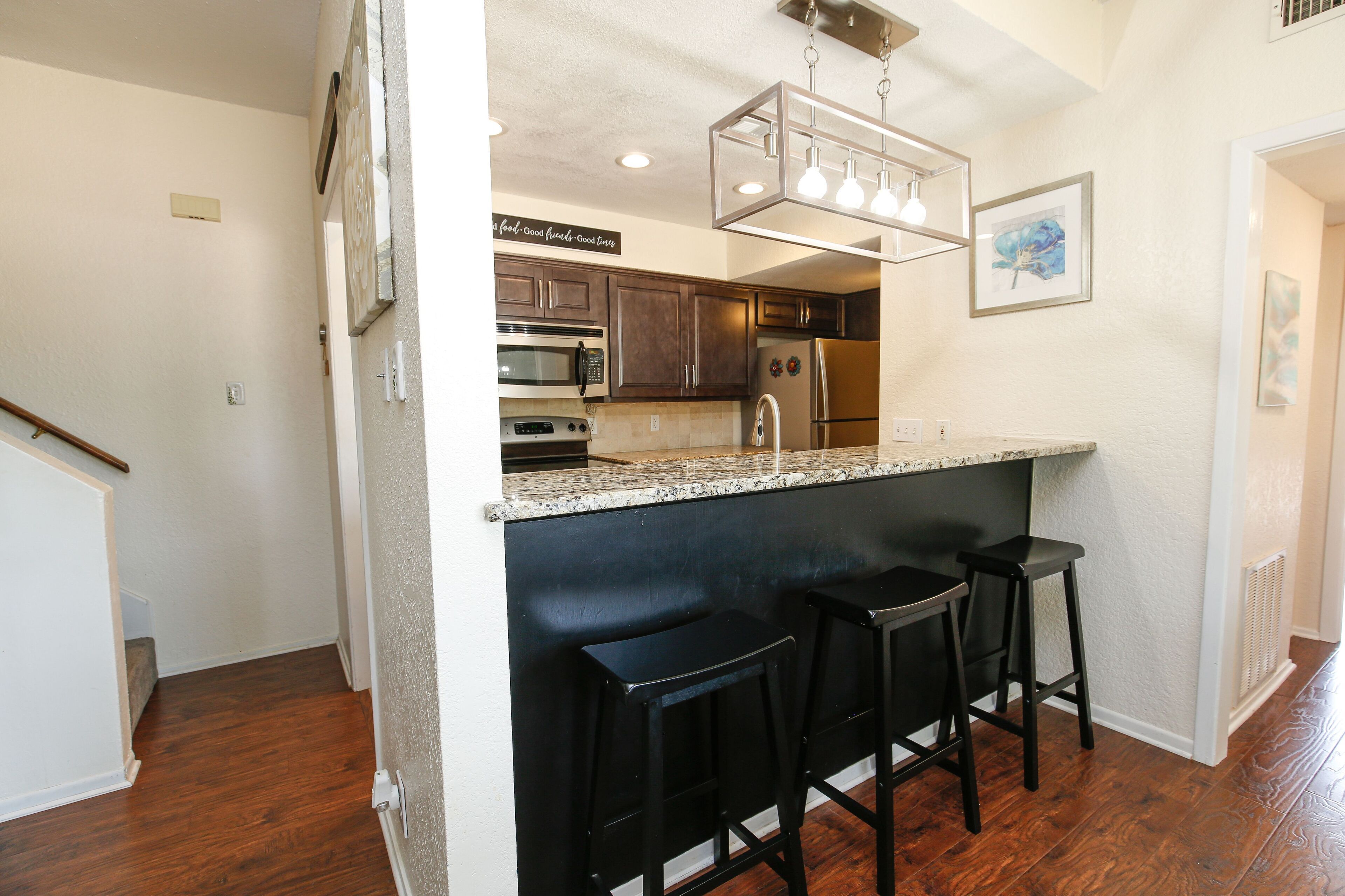 Horseshoe Bay Condo Sleeps 10...70' to Water...short walk to Hotel & Amenities!