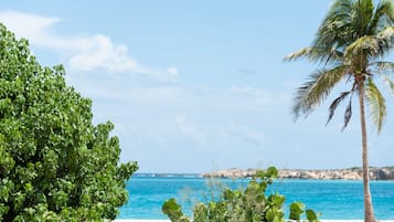 Espreguiçadeiras, toalhas de praia