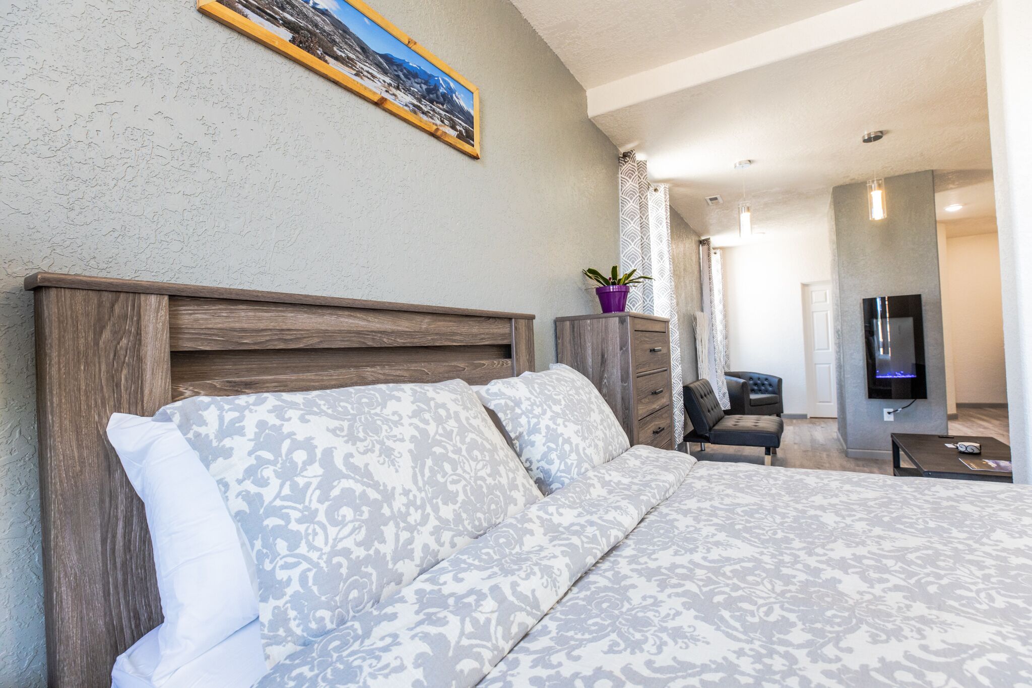 Loft #1 of 5 Private Queen Bedroom, 1 Bathroom Suite