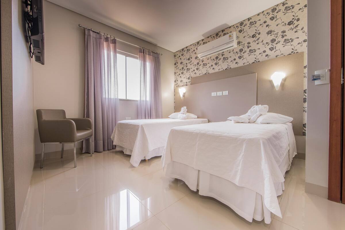 1 chambre, minibar, coffres-forts dans les chambres, bureau