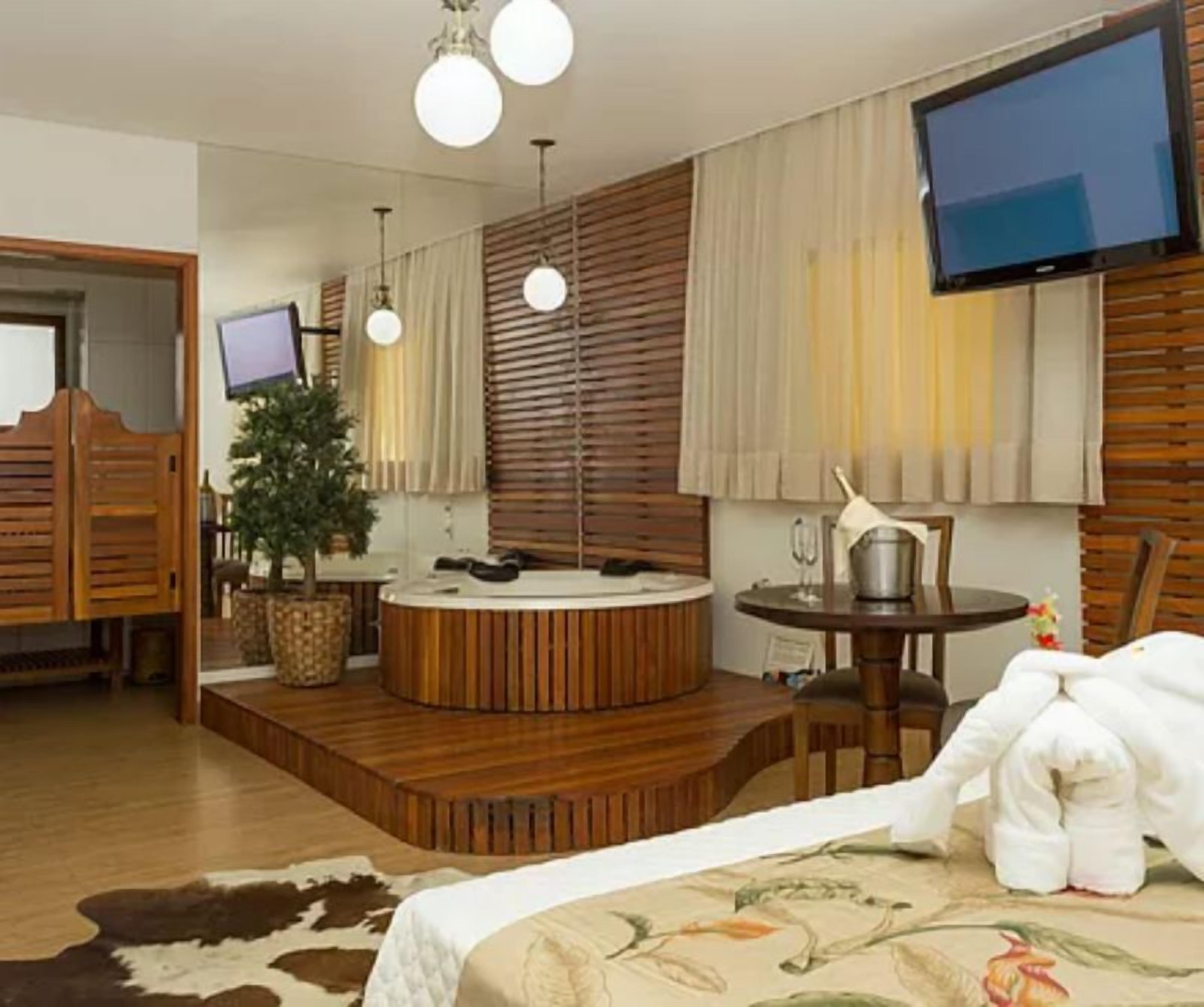 comfort suite | 1 bedroom, minibar, in-room safe, desk