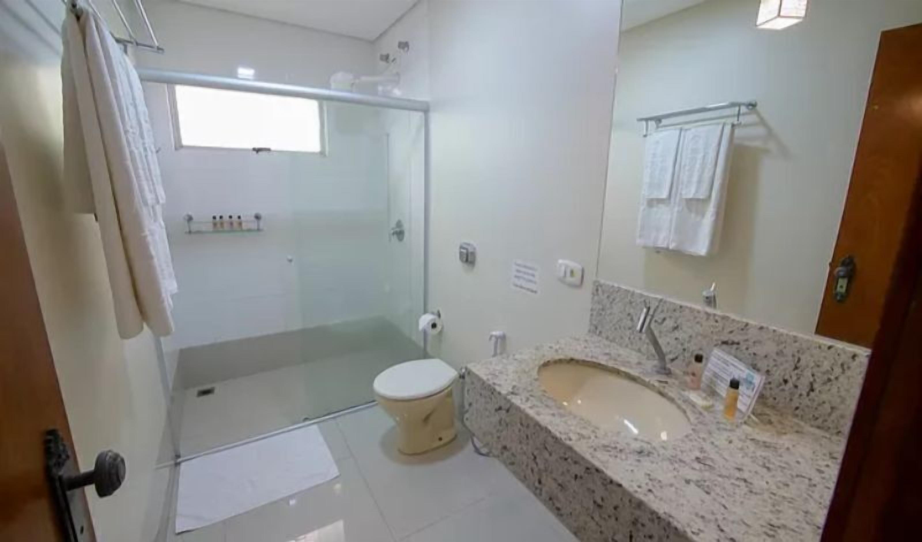 free toiletries, towels