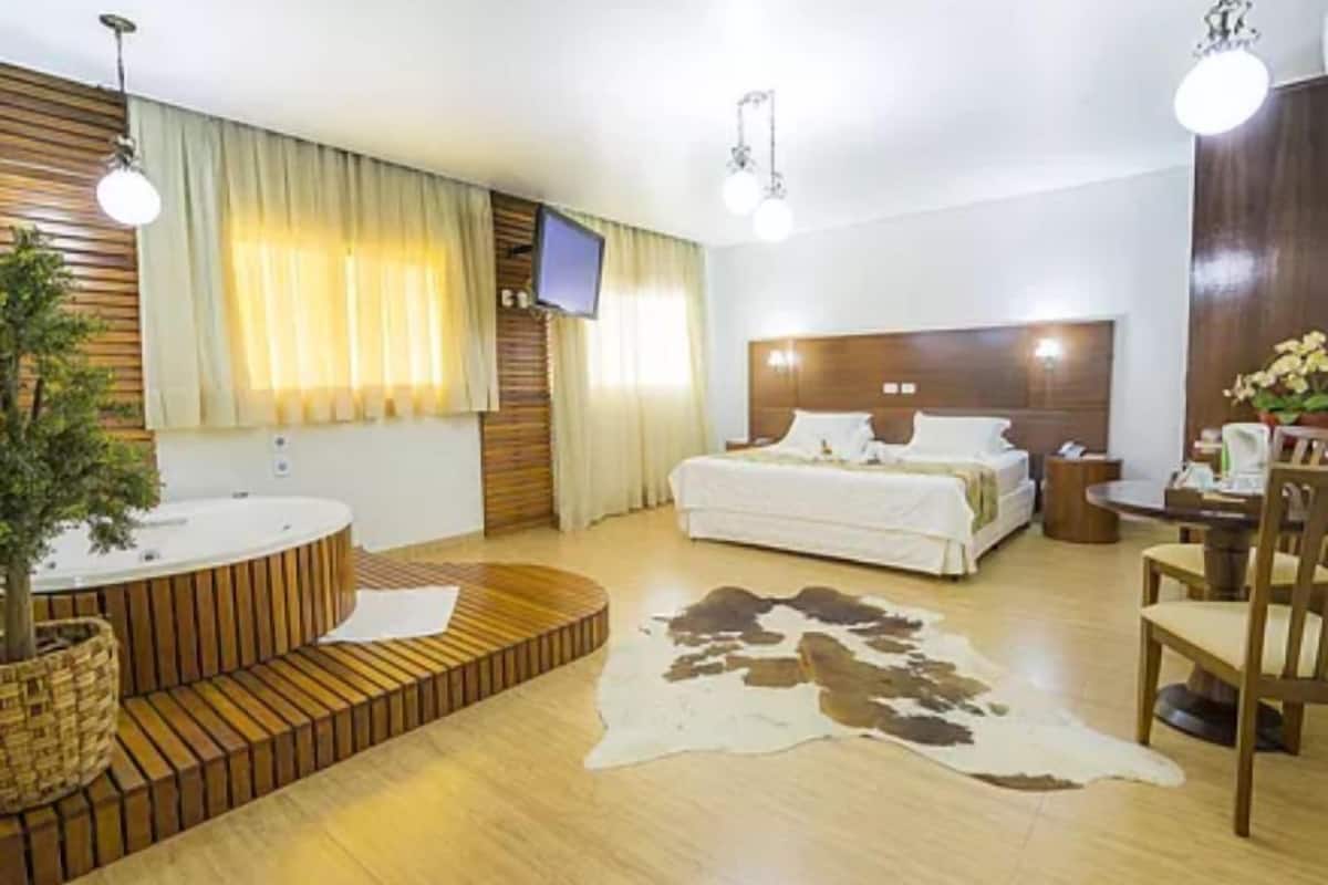 comfort suite | 1 bedroom, minibar, in-room safe, desk