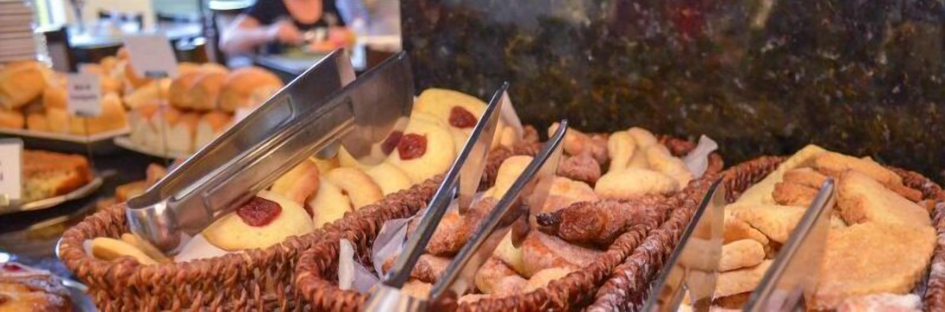 free buffet breakfast