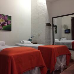 Couples treatment rooms, body treatments, body wraps, body scrubs