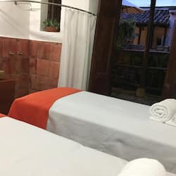 1 habitación, ropa de cama de alta calidad y escritorio