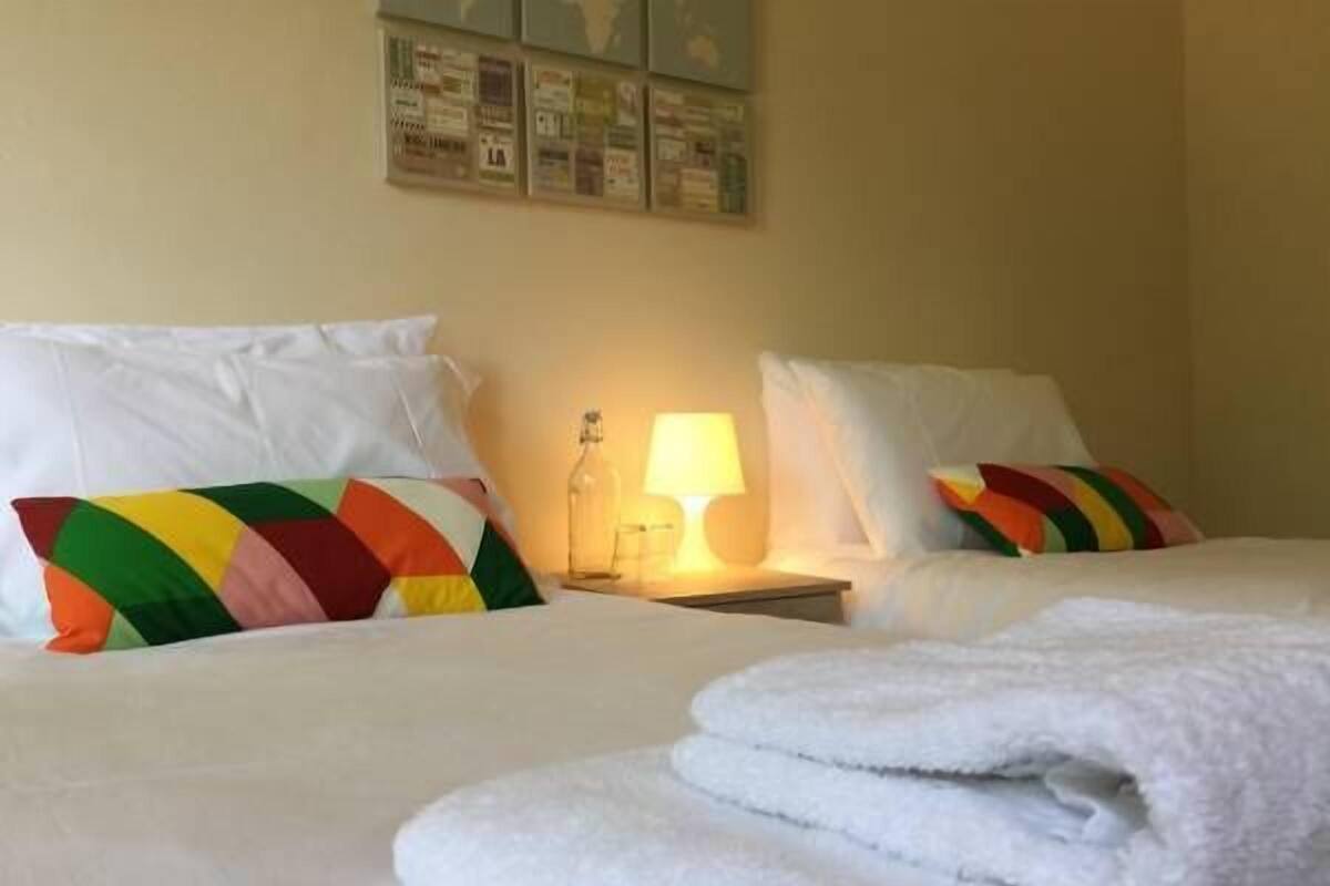 Triple Room, Shared Bathroom (Single Beds)