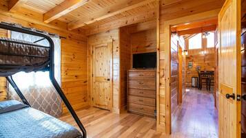 2 bedrooms, desk, free WiFi, bed sheets