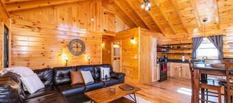 Cozy Canopy- Hot Tub, Firepit, Covered Deck, WiFi