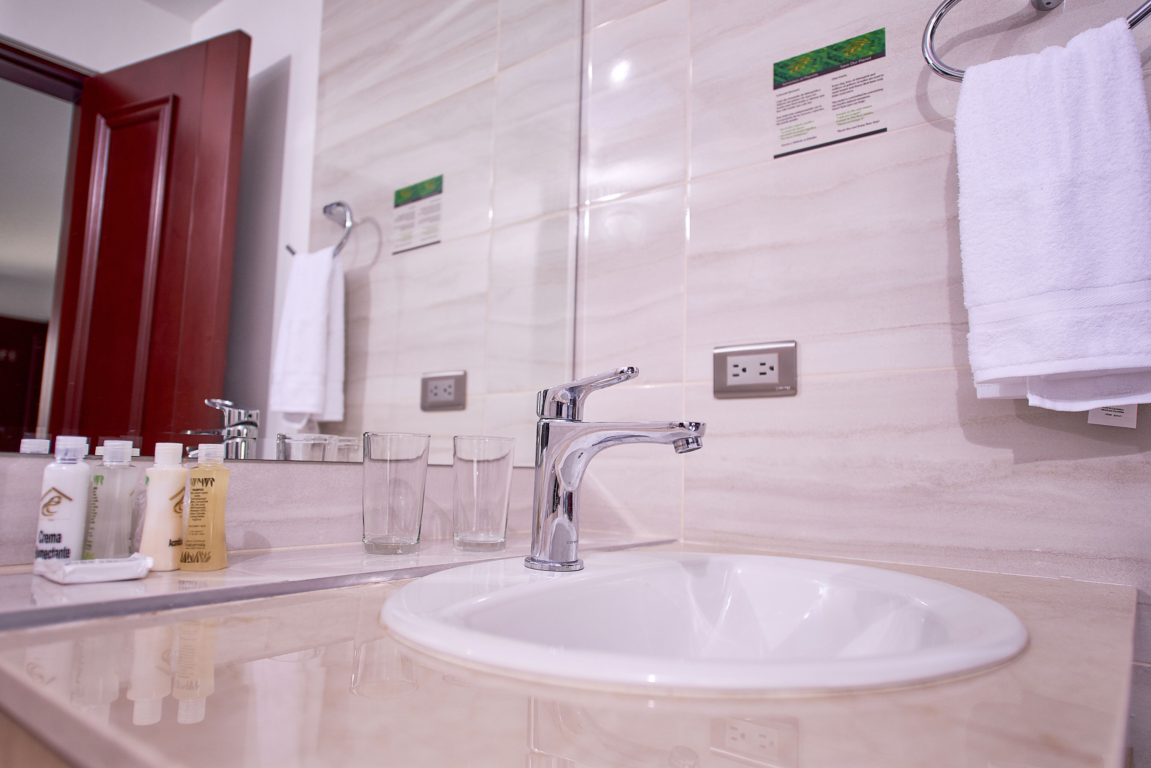 deluxe double room | bathroom sink