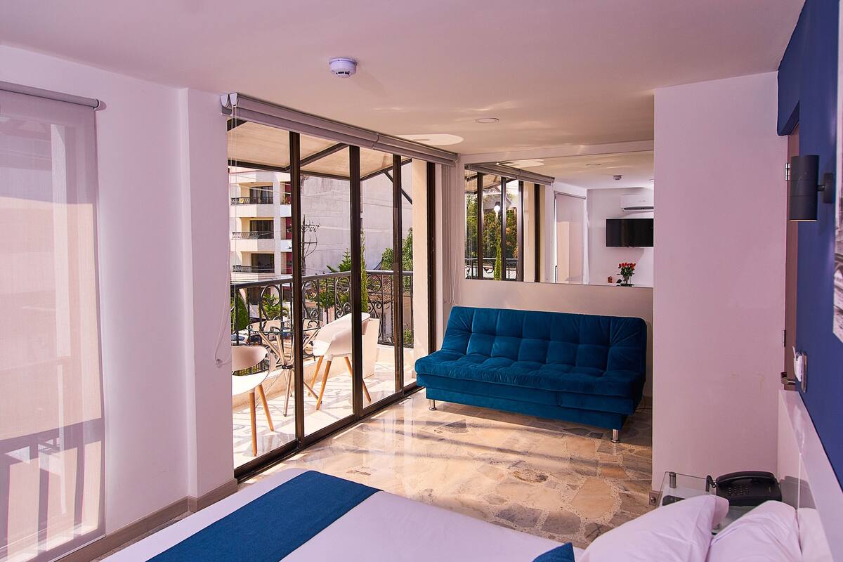 Habitación triple Elite | Ropa de cama de alta calidad, edredón y camas Select Comfort 