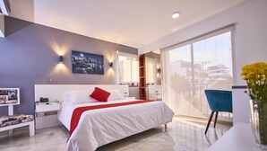 Deluxe Double Room | Premium bedding, down comforters, Select Comfort beds, desk - Casa Esmeralda (Cali)