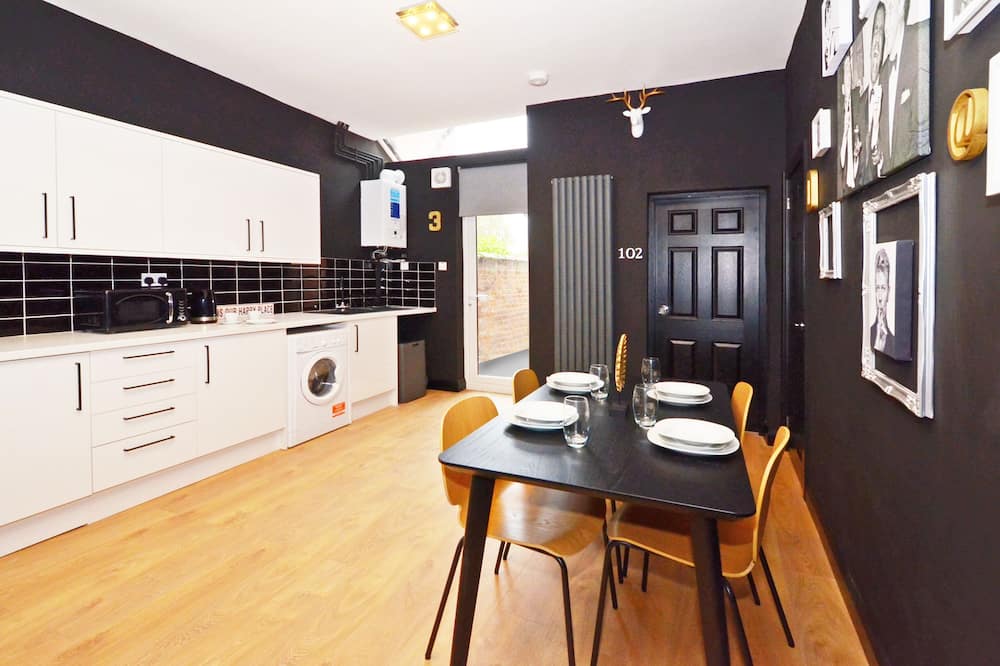 Townhouse Plus @ 301 West Street Crewe - Faddiley