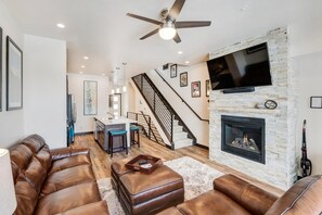 Smart-TV, Kamin, Videospiele, Hulu