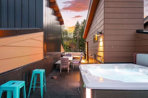 Downtown WP Villa 268 I Private Rooftop Hot Tub I Great Views I Bunk Room I Discounted Attractions
