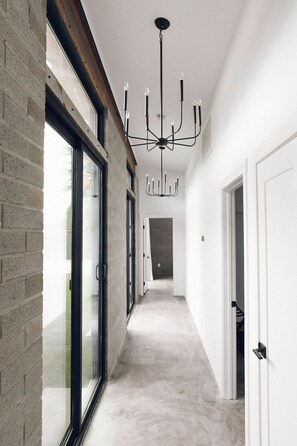 Interior - NEW. Downtown Trendy Tempe, Mill Ave, Large Backyard, 4 Beds (Tempe)