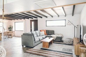 Smart TV, music library