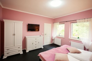 3 Schlafzimmer, Zimmersafe, Bügeleisen/Bügelbrett, Reisekinderbett