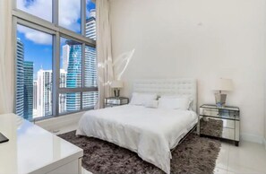 2 quartos, ferros/tábuas de passar roupa, Wi-Fi, roupa de cama