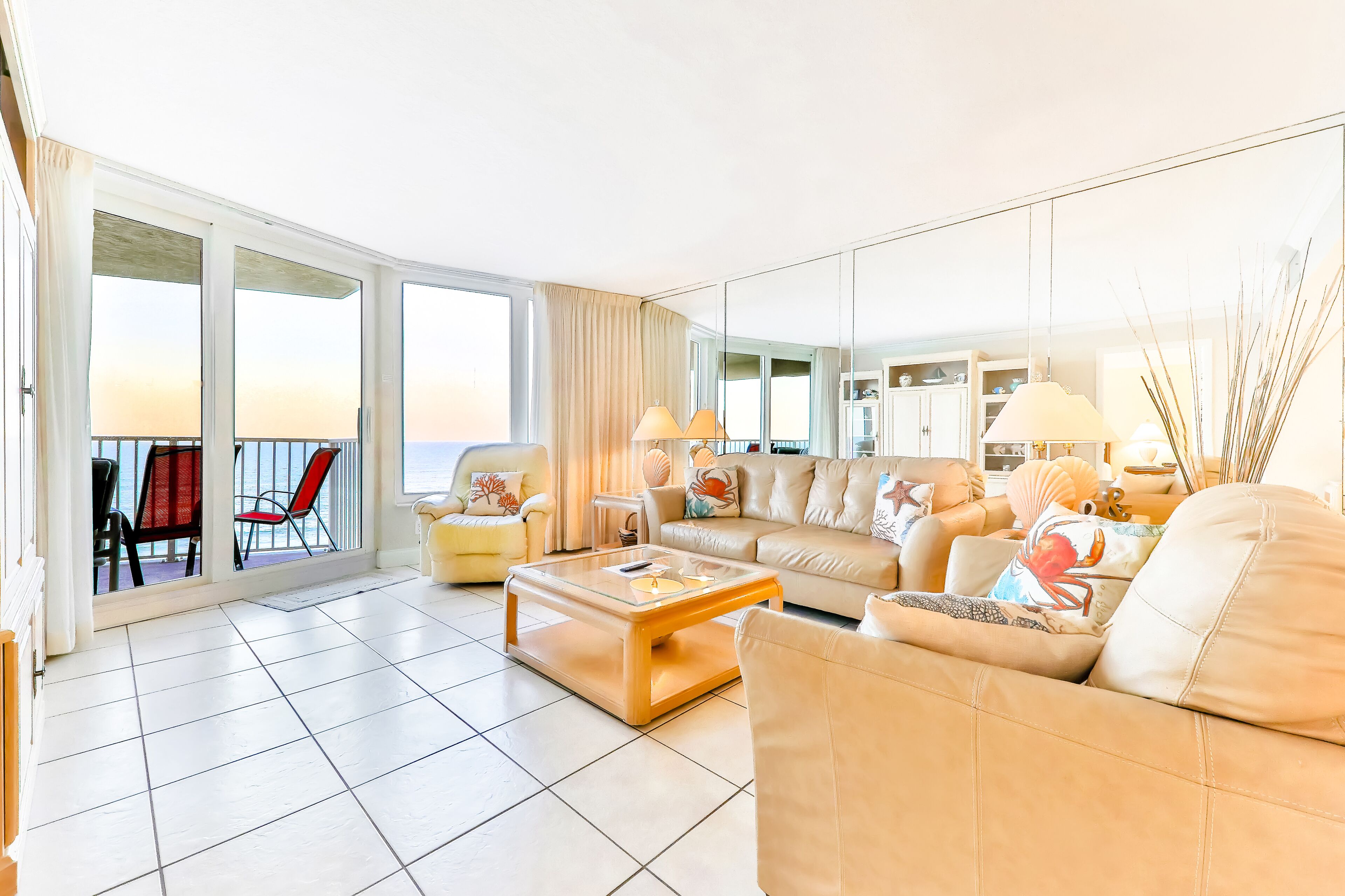 Oceanfront condo w/ beautiful views, shared pool, tennis, gym, & beach access