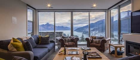 TV, fireplace