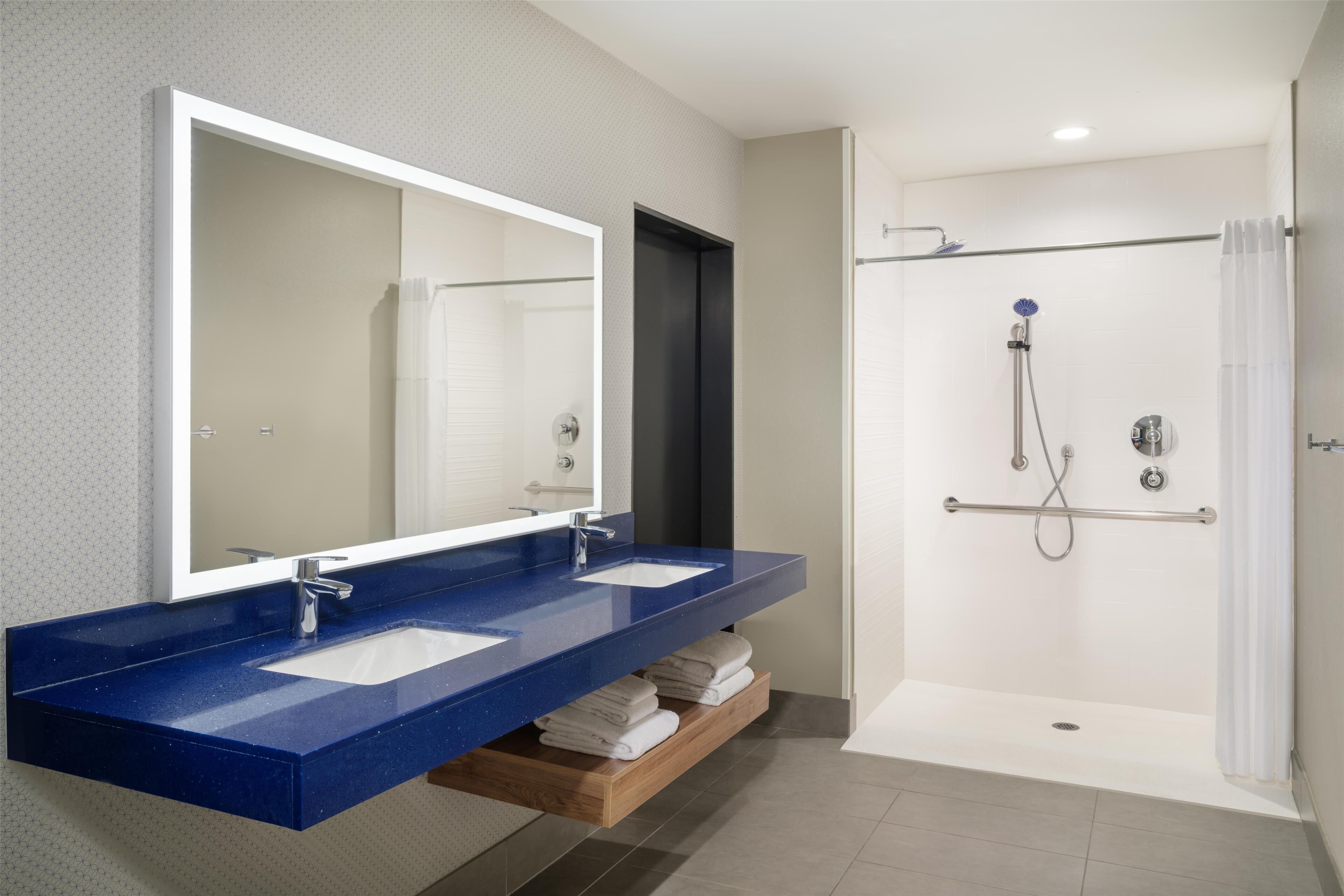 standard room, 2 queen beds, accessible, non smoking | bathroom | designer toiletries, hair dryer, towels, soap