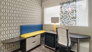 Standardrum - 1 kingsize-sÀng - icke-rökare (Shower Only) | SÀngtillbehör av högsta kvalitet och memory foam-madrasser