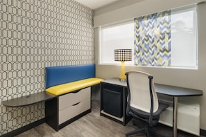 Habitación estándar, 1 cama de matrimonio grande, no fumadores (Shower Only) | 1 dormitorio, ropa de cama de alta calidad, colchones viscoelásticos
