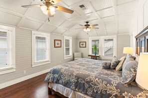 5 bedrooms, free WiFi, bed sheets