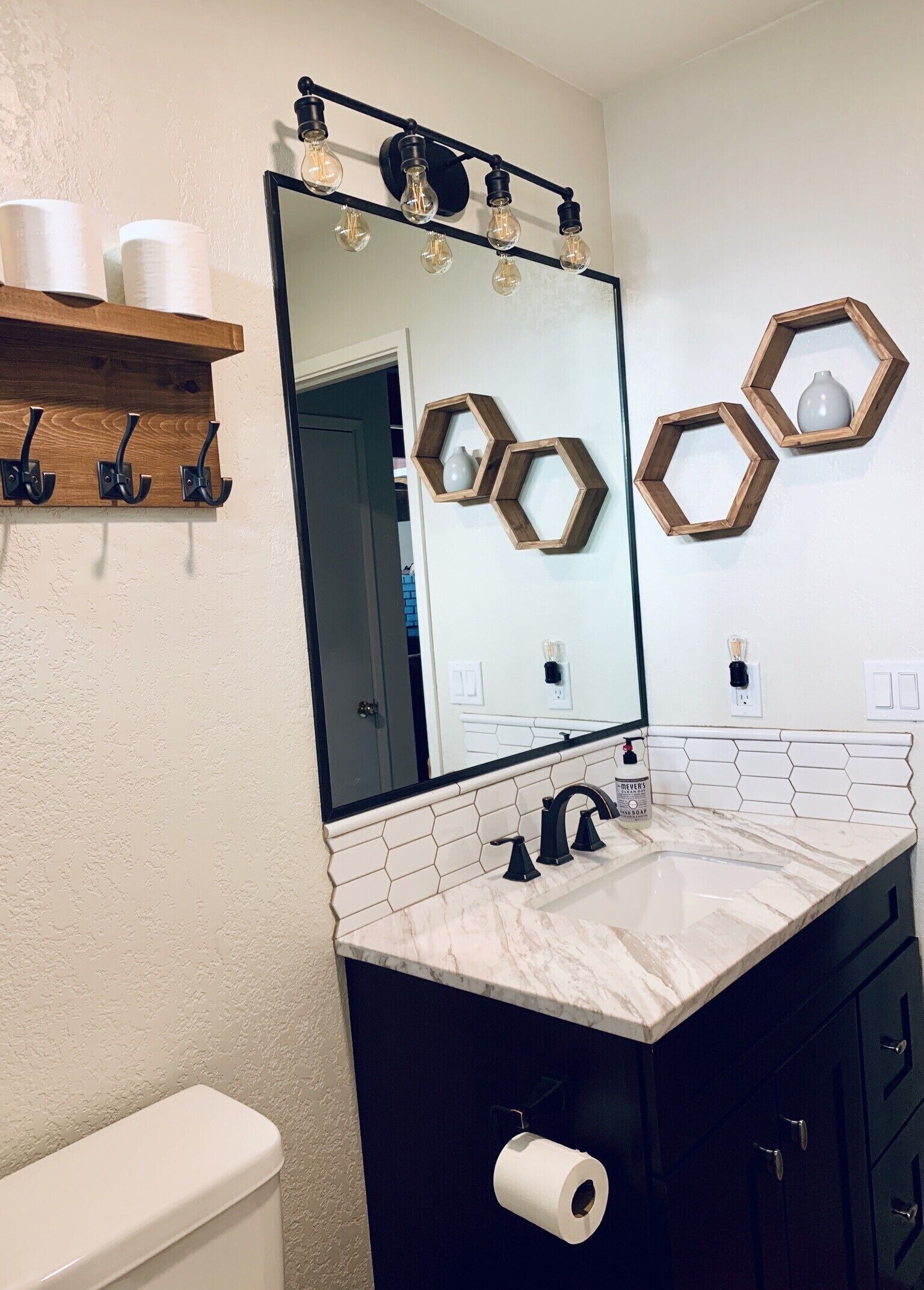 VIEW! VIEW! VIEW! Tahoe home, panoramic meadow/mountain views and pool table