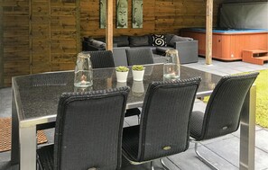 تناول الطعام بالخارج