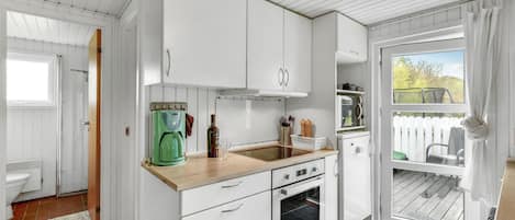 Køleskab, kogeplade, opvaskemaskine, kaffe-/temaskine