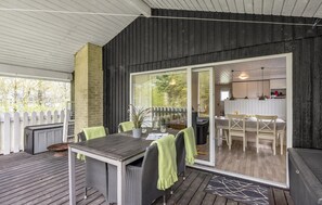 Outdoor dining - Lovely home in Ringkøbing with kitchen (Ringkøbing)