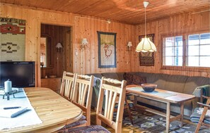 Dining - Stunning home in Sjusjøen with kitchen (Sjusjøen)