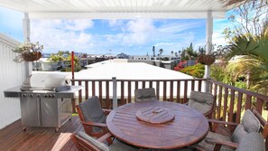 Outdoor dining - 5 bedroom home close to beach, pool and pet friendly (Alexandra Headland)