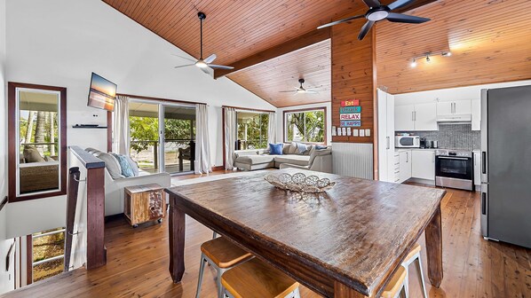 Interior - 5 bedroom home close to beach, pool and pet friendly (Alexandra Headland)