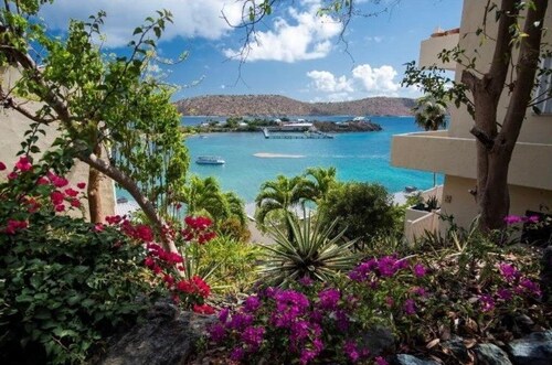 Stop! You just found your vacation home w/ breathtaking views! C'est Jolie D-27!