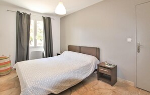 3 bedrooms, travel crib, free WiFi, bed sheets