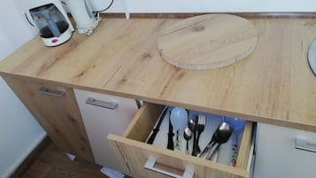 Full-size fridge, microwave, coffee/tea maker, electric kettle