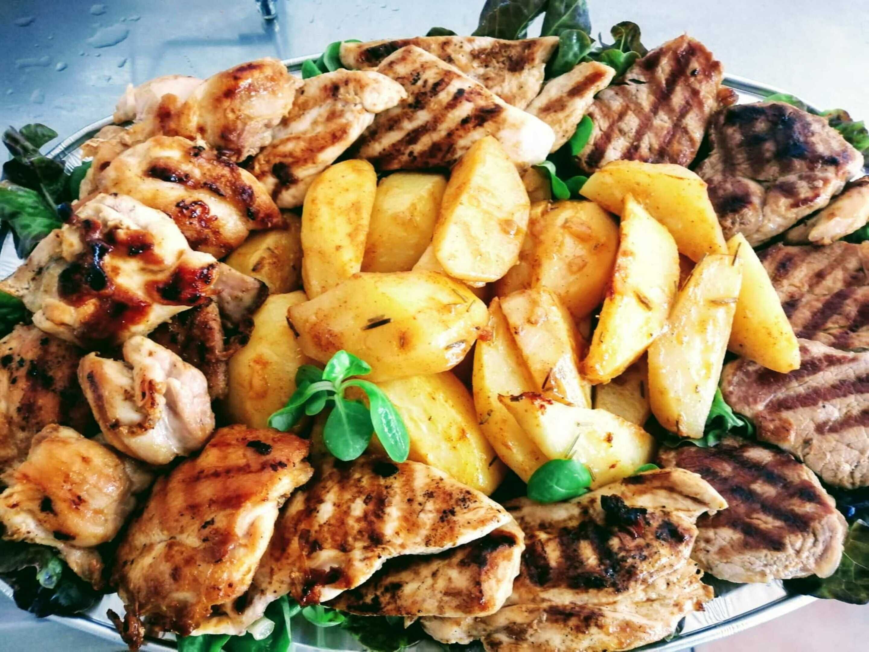 Sarapan ala kontinental setiap hari (RON 20 per orang)