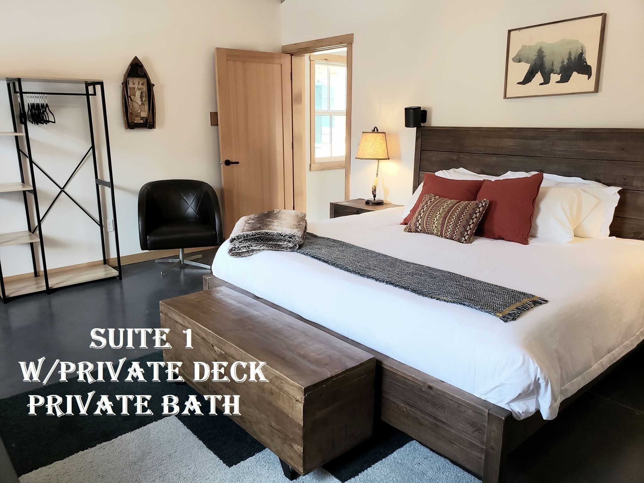 Franz Lodge / Downtown * Sleeps 15+ * Groups Welcome! * Hot Tub * Pets