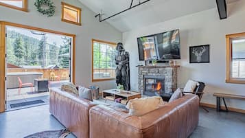 Smart TV, fireplace, stereo