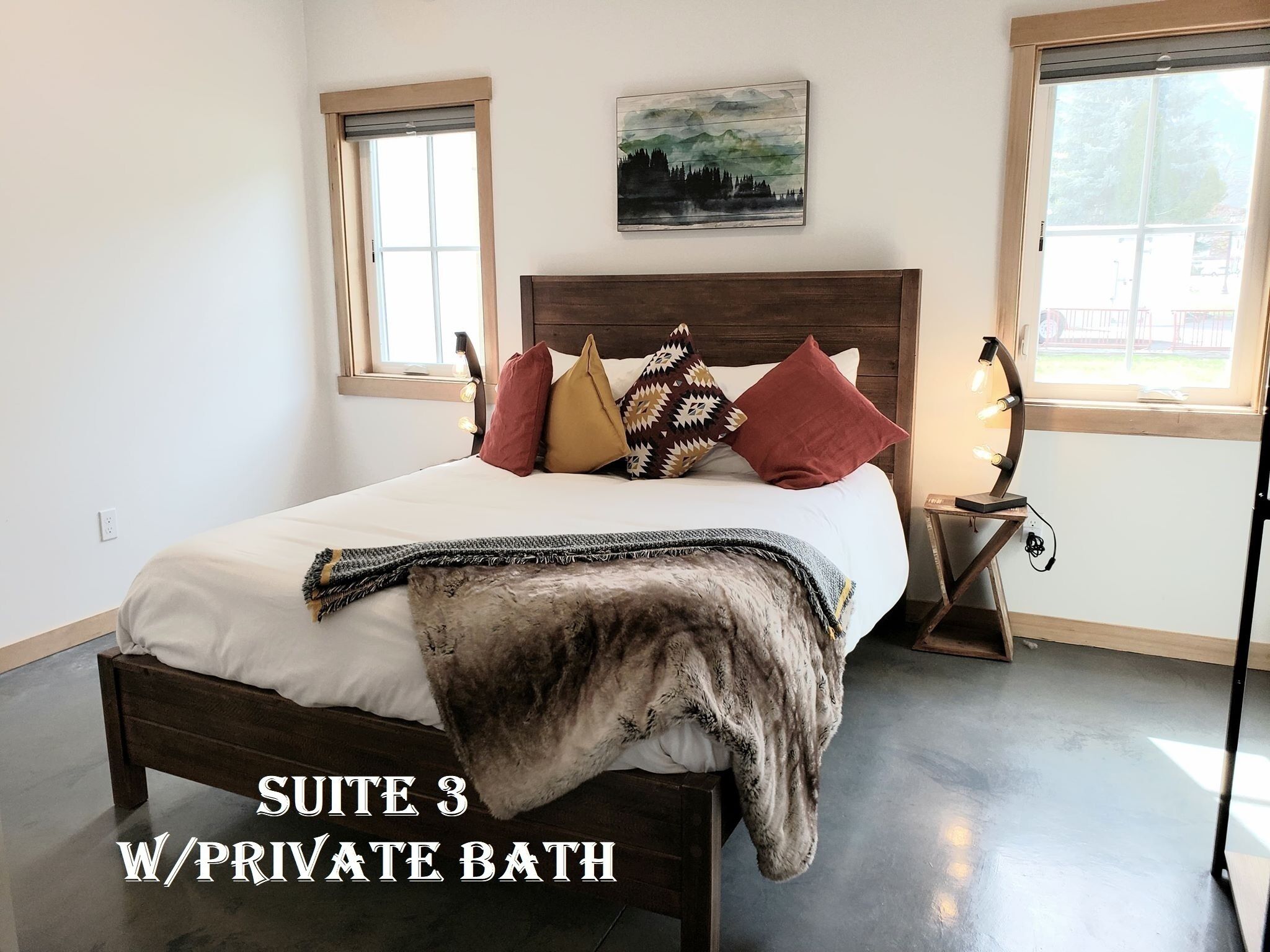 Franz Lodge / Downtown * Sleeps 15+ * Groups Welcome! * Hot Tub * Pets