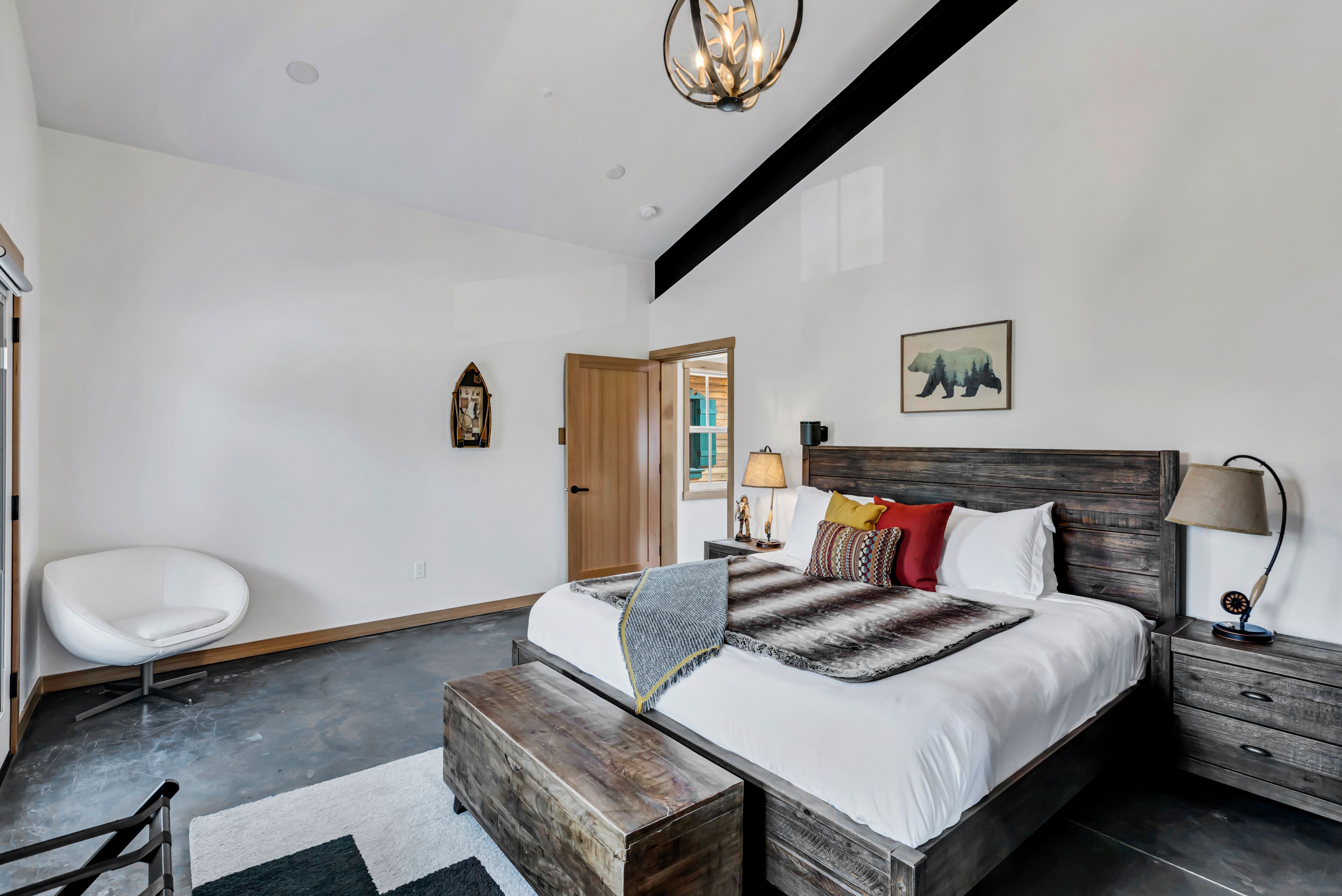 6 camere, una scrivania, ferro/asse da stiro, culla da viaggio